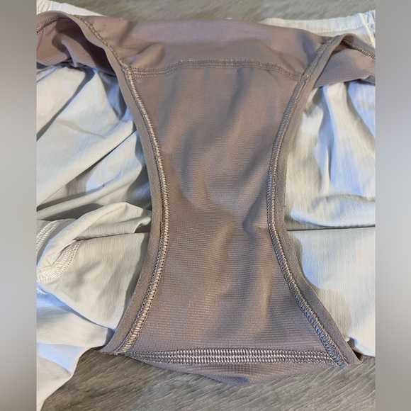 Lululemon Hotty Hot Short II *Long 4" - Picture 10 of 11